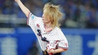 神宮に降臨した“謎の金髪右腕”　剛速球に球場どよめき「クソ速くて本当笑う」
