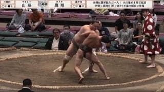 極細マッチョ力士、土俵際で魅せた驚異の身体能力に拍手喝采「そこから逆転すんのかよ…」驚きの結末に館内沸騰