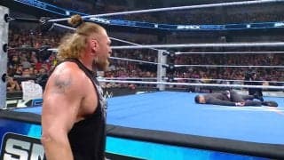 「これはひどい」復活の“怪物レスラー”が大暴走…解説者に“ガチ技”連発で大ひんしゅく「ここまでやる必要あるのか」