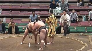 大相撲で“止血待った“の珍事 行司、呼出が大慌てで迅速対応に館内拍手 2分超えの熱戦