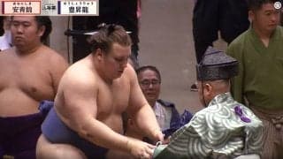 安青錦、衝撃の懸賞束を“チラリ”「すごい形してる」「厚みエグっ」ファンも驚愕 二場所連続で横綱・豊昇龍を撃破で