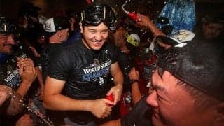 大谷翔平、シャンパンファイトで大興奮　“ゴーグル装着”で2年連続の美酒…由伸＆朗希もびしょ濡れ