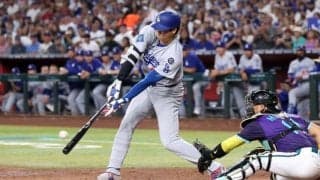 「完全にバカげてるよ」自己最多タイ54号は敵地のプールに飛び込む“驚愕の一発”　大谷翔平は「この球をホームランにしたんだ」