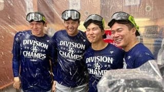 大谷翔平、“チームアジア”で肩組みショット　美酒浴びながら笑顔の1枚…健闘称え合う