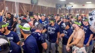 ド軍美女レポーターもびしょ濡れ　中継で奮闘…“装備なし”に「称賛を送りたい」