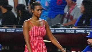 びしょ濡れのド軍美人レポーターが「相変わらず可愛い」　インタ中に豪快な“流れ弾”「もういいわ！」