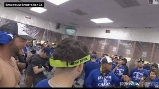 大谷翔平が、由伸が、朗希が…シャンパンの美酒に酔いしれた「最高の一日」初体験の佐々木朗希は“キケ”から集中砲火の場面も