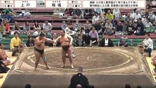 力士が“フラフラ”の衝撃光景 顔面に“頭突き”がヒット「大丈夫？」相手力士も心配顔