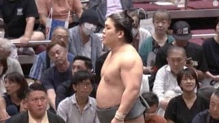 「体デカ…」大相撲、元日本代表アスリートが熱心に観戦 土俵近くで鎮座する“大きな存在感”に驚きの声