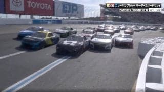 「そりゃ無理だよ！」5台横並び→信じられない“壁際ライン”から無謀アタック→多重事故 「嘘みたいな位置にいる」驚きと苦言