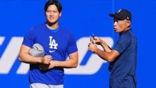 大谷翔平、イチロー氏と3分談笑　帽子とって何度もペコリ…グラウンドで笑顔の再会