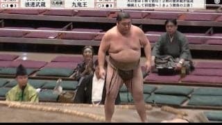 「一体どうした？」力士が目の前で起こった“不測の事態”に驚き顔も…直後の紳士な行動にファン感心「優しさがすぎる……」