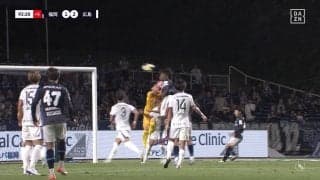 「身体能力おばけ」サニブラウン実弟・ハナンのJデビュー弾が話題「鳥肌過ぎる」“打点高過ぎ”のジャンピングヘッドで日本代表GKに競り勝った瞬間