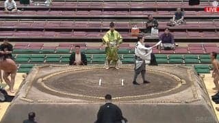 大相撲千秋楽で“ほっこり珍事”が発生 呼出の声がキレイに裏返ってしまうハプニングに親方ニッコリ「元ちとせみたいな裏声だ」