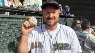 大谷55号を流血キャッチ、36歳パパは“お宝”を売却か「子どもの助けになるなら」