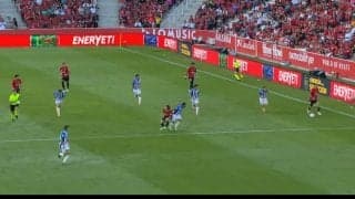 「大丈夫か？」浅野拓磨、強烈な顔面肘打ちに悶絶「これはひどい」