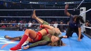 「放送事故やん」女子プロレス最高峰で前代未聞のミスジャッジ…実況解説も思わず“閉口”の一部始終