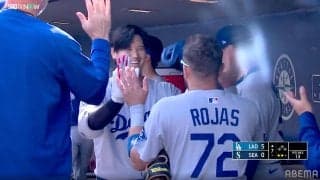 大谷翔平、“55番”から55号で「最後はデコピンポーズ」 HR王よりチーム優先…意地の一発で見せた会心の笑顔
