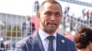 「もはや笑うしかない」20脚の丸椅子をヒョイっと持ち運び…室伏広治氏の怪力にフォロワー騒然「爪楊枝みたいなものかな」