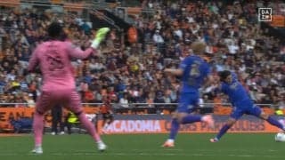 南野拓実、相手GKのパスミスに超速反応「狙ってたな」すかさずパスカット→虚をつくループシュートを放った瞬間