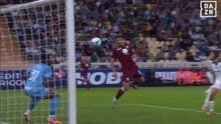 衝撃！ 鈴木彩艶が“顔面”で神セーブ「奇跡を起こした」「重要なプレー」現地メディアも超至近距離弾ストップを絶賛