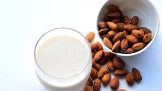 アーモンドミルクに“デメリット”はある？管理栄養士が回答