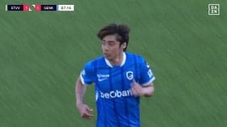 爆竹の投げ入れ、燃え盛る発煙筒…伊東純也ら日本人８選手出場のダービーが大荒れ！サポーターの愚行で試合中断「やりすぎだろ」「水を差すな」SNS騒然