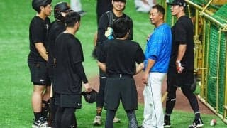 引退の中田翔、坂本勇人らと談笑　200勝翌日の田中将大も参戦…東京Dにレジェンド集合