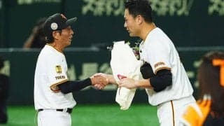 田中将大に連続サプライズ　明石家さんまが登場…ブレザー贈呈には坂本勇人、場内大歓声