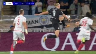 ありえないだろ！怪物ハーランド、超人的“ジャンピングループ”が話題沸騰「やばすぎる」「まさに理不尽」超速抜け出し→圧巻ワンタッチゴラッソが決まった瞬間