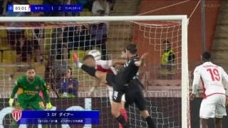 危険！顔面ハイキックを受けてPK獲得「痛そうすぎる」「突っ込んで来てるやんけ」南野拓実の同僚DF“決死のディフェンス”が話題