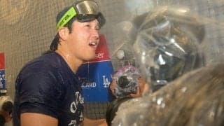 佐々木朗希の首裏掴み…暴れ狂う大谷翔平が「クソガキすぎる」　容赦ない行動に爆笑の渦