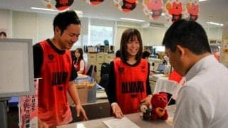 B1アルバルク東京を応援　新ホームの江東区職員がTシャツで業務