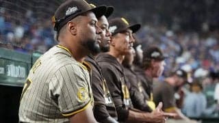 パドレスの怒り止まらず　終戦後に審判団と一触即発…“疑惑の判定”が呼んだ事態