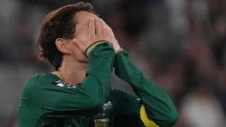 緑の軍団が執念の波状攻撃！ 東京VエースFW染野唯月のゴールに主将MF森田晃樹が魂のガッツポーズ！｢全員の気持ちが乗り移った｣値千金弾でJ1残留へ大きく前進