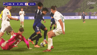 敵GK＆DFが唖然…U-20日本代表MF、“足裏フェイント”からスーパーゴール！「鎌田かよ」「完璧すぎて笑う」「冷静の権化」石井久継がW杯で圧巻2ゴール目