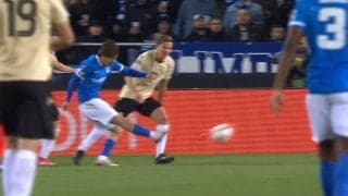 相手GKも愕然...伊東純也、爆速ドリブルからの守備2枚抜きカットインシュートにスタジアム大喝采