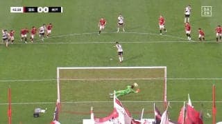 「絶対決まったと…」浦和GK西川周作の“神セーブ”に絶賛の嵐「完全に読み切ったな」完璧コース＆タイミングで横っ飛びした瞬間