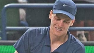 シナー まともに歩けず途中棄権