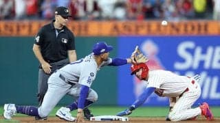 一体、何が起きた…！？ 佐々木朗希の投入直前に“まさかの光景”「ヤバすぎ」「これはビビる」ベッツに“異変”→想定外のプレーで神展開