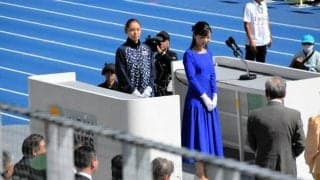 滋賀の国スポ閉会　天皇杯と皇后杯　佳子さまが手渡す