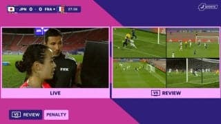 「背中と右手を引っ張ってる！」U-20日本代表“疑惑のPK判定”に実況・解説がヒートアップ「ユニが伸びてます！」「お互いってことですか…」