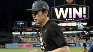 佐々木朗希に日本人困惑「なんで？」　殊勲の働きも…集合写真にツッコミ「毎回好き」