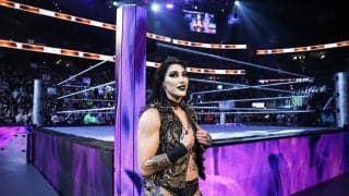 日本でバズり中の“最恐”美女レスラー、ファンからのサプライズで見せた“別人級スマイル”が話題…誕生日に地元凱旋「いい光景」