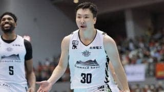 富永啓生が終盤に覚醒「バスケットは1人の競技じゃない」得点量産し北海道2連勝