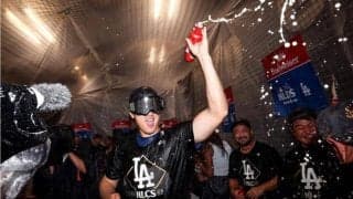 ド軍美人レポーターが“絶叫”「もう2回!!!」　びしょ濡れ歓喜の瞬間…カメラが捉えた一枚