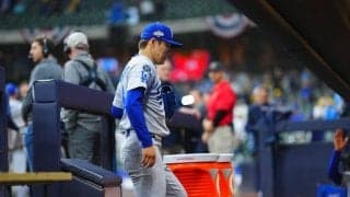 山本由伸の完投直後…思わず「みんな優しすぎ」　敵地で広がった光景に涙「全員から」