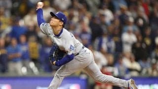 打者がフラフラ！山本由伸の3球で“異変”「緩急エグい」相手打者の様子がおかしくなる「これは打てない」