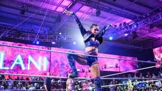 こんなのアリ？ 女子プロレスで“神回避” 逆立ちの天才が「まさかの動き」で失格を免れる…仰天テクニックに観客騒然