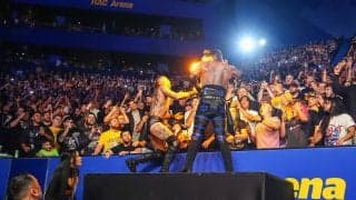 一体、何が？ “サイコレスラー”が突如「火の玉」を繰り出す…美人妻が近づいた直後“まさかの展開”に観客もお口あんぐり